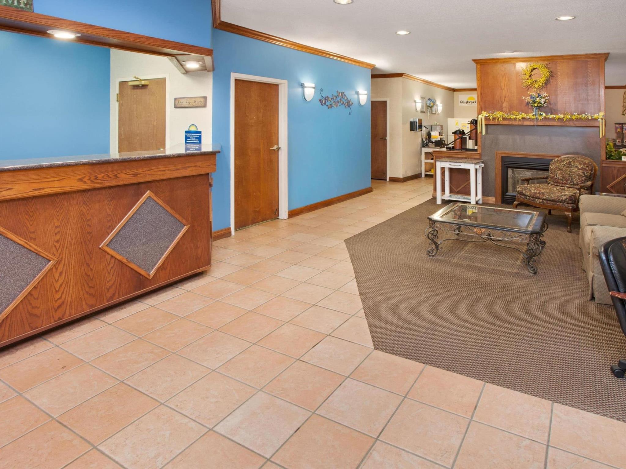 Days Inn & Suites By Wyndham Kokomo Exterior photo