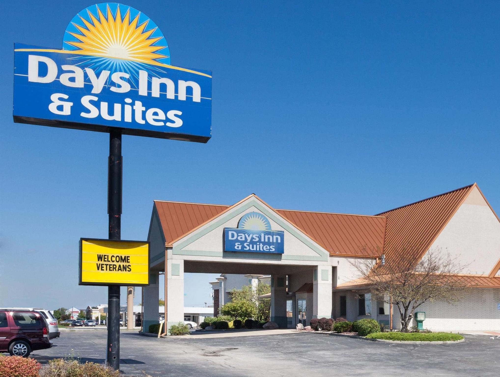 Days Inn & Suites By Wyndham Kokomo Exterior photo