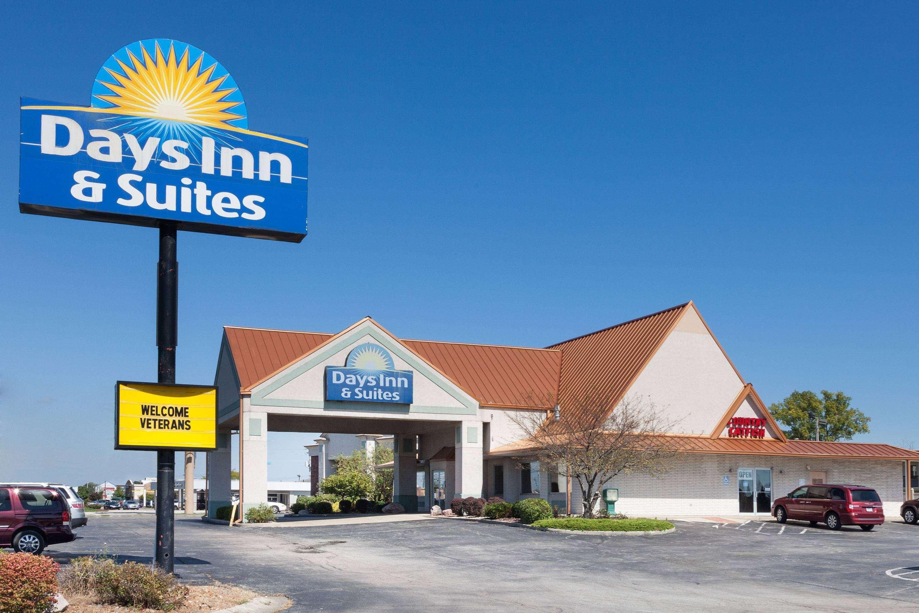 Days Inn & Suites By Wyndham Kokomo Exterior photo
