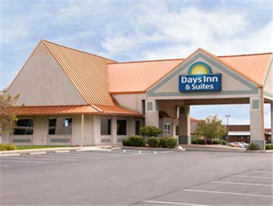 Days Inn & Suites By Wyndham Kokomo Exterior photo